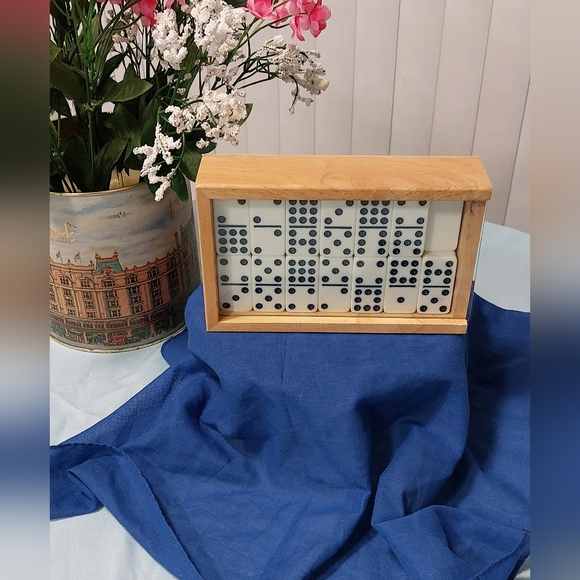 Double Nine Dominoes Set in Wood Box w/Glass Lid - The Classic Collection - Picture 2 of 8